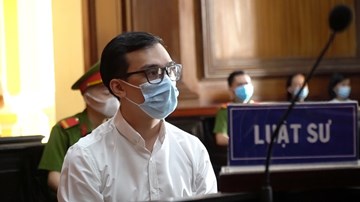 Tiếp viên hàng không làm lây lan Covid-19 lĩnh 2 năm tù treo