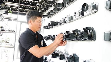 Bất ngờ trước chàng trai miền Tây sở hữu bộ sưu tập 600 chiếc máy ảnh
