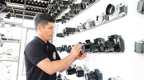 Bất ngờ trước chàng trai miền Tây sở hữu bộ sưu tập 600 chiếc máy ảnh