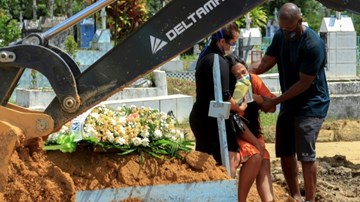 Covid-19: Brazil lập kỷ lục mới, người dẫn phẫn nộ với tổng thống