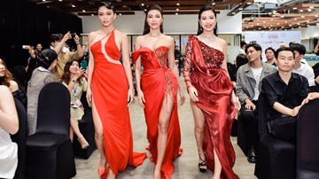 Thúy Vân, Minh Tú, Mâu Thủy khoe hình thể bốc lửa