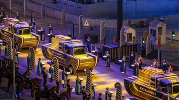 Cairo bừng sáng tháp tùng các xác ướp Pharaoh diễu hành trong đêm