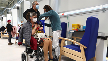 Covid-19: Ấn Độ lập kỷ lục mới, nhiều nước có động thái với AstraZeneca