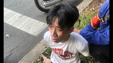 Bắt thanh niên 'ngáo đá' kề dao uy hiếp tài xế xe buýt giữa ban ngày