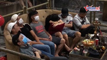 'Đột kích' quán bar ở TP. HCM, phát hiện hàng trăm nam nữ đang 'phê' ma túy