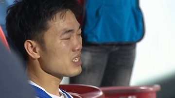 HLV Kiatisak tiết lộ lí do Xuân Trường khóc sau siêu phẩm xé lưới Hà Nội