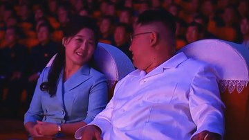 Ông Kim Jong Un cùng phu nhân rạng rỡ sánh đôi trong 