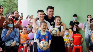 Xem Quang Hải, Văn Hậu so tài kịch tính trong trận đấu chưa từng có