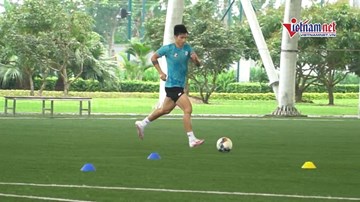 Thầy Park 'bí mật' dặn dò Văn Hậu trước đợt chốt danh sách tập trung