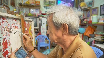 Gặp họa sĩ hơn 50 năm đam mê vẽ tranh truyền thần ở Tây Đô