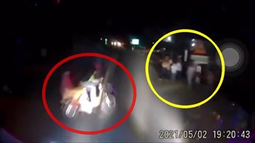 Băng qua đường, 2 học sinh bị xe khách tông thương vong