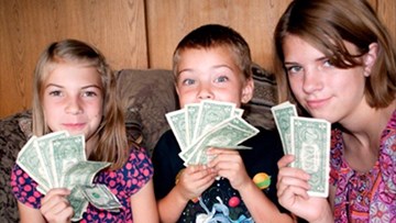 Dạy con cách tiêu tiền thông minh theo từng lứa tuổi