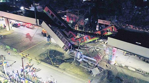 Sập đường sắt trên cao, tàu lơ lửng, gây hàng chục thương vong