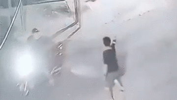 Hai nhóm côn đồ nổ súng, dùng dao rượt đuổi nhau giữa đường