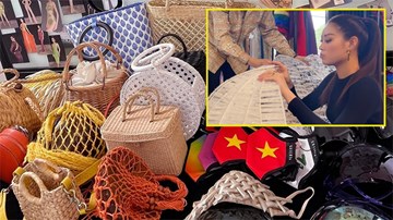 Khánh Vân mang gần 200 váy áo thi Hoa hậu Hoàn vũ 2020