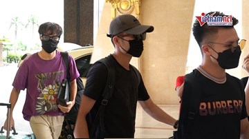 Văn Toàn, Xuân Trường, Quang Hải đến hội quân, xuất hiện như Fashionista