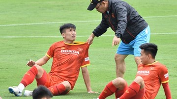 Bùi Tiến Dũng 'uất ức' khi HLV Park quyết không cho 'cặp' với Đình Trọng