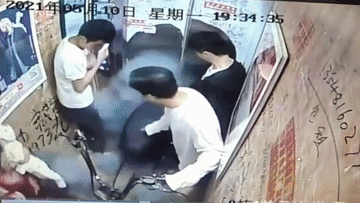 Xe đạp điện bốc cháy trong thang máy, nhiều người bị thương