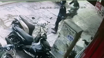 Khoảnh khắc tài xế công nghệ lao xe máy vào kẻ trộm xe SH