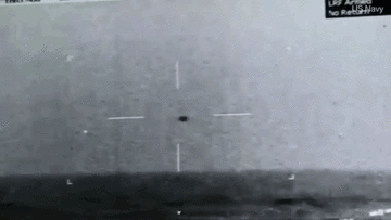 Video UFO bí ẩn tiến gần chiến hạm Mỹ