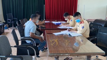 Ô tô đi ngược chiều trên cao tốc: Xử lý cả lái xe lẫn chủ phương tiện