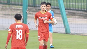 Sau Xuân Trường, Hoàng Đức lại dính chấn thương khi ngày sang UAE cận kề