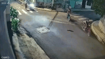 Sáu thanh niên dàn cảnh cướp xe máy lúc 2 giờ sáng