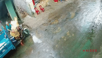 Hàn điện gần bình xăng, người đàn ông gây họa khiến cả xóm chạy toán loạn