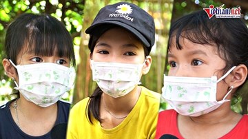 Mong ước nhói lòng ngày 1/6 của em bé xóm ngụ cư bãi giữa sông Hồng