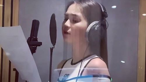 Ngọc Trinh khoe giọng hát trong phòng thu, tự tin lấn sân làm ca sĩ?