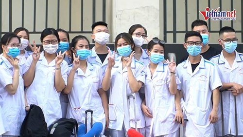 Hơn 300 sinh viên CĐ Y tế Bạch Mai lên đường chi viện Bắc Giang