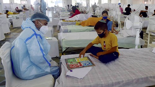 Covid-19: Ấn Độ giảm mạnh ca nhiễm mới, Hong Kong tiêm cho trẻ trên 12 tuổi