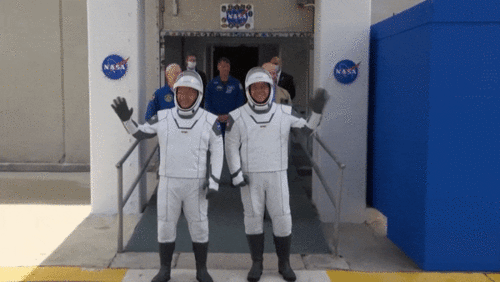 Tiết lộ độ sang-xịn-mịn trong bộ đồ vũ trụ của Elon Musk