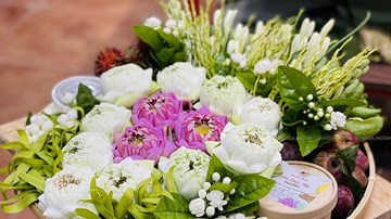 Mâm lễ Tết Đoan Ngọ kết hoa quý giá tiền triệu, cửa hàng vẫn bán 500 suất