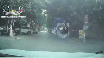 Phóng nhanh qua ngã tư, nam shipper bị ô tô tông văng xa