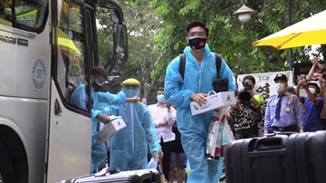 Tuyển Việt Nam về nước sau chiến thắng lịch sử, cách ly 7 ngày ở quận 7