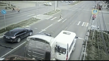 Xe đầu kéo đâm lật xe khách, tài xế ngang nhiên bỏ chạy