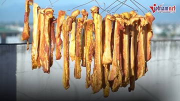 Nắng nóng 'héo người', chị em Hà thành mách nhau mua nửa tạ thịt về phơi