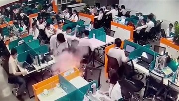 Điện thoại trong túi quần bất ngờ phát nổ khiến nhiều người hoảng sợ