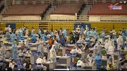 Hàng nghìn người Sài Gòn chật kín tiêm vắc xin Covid-19 ở NTĐ Phú Thọ