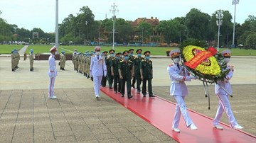 BV dã chiến cấp 2.2 và các sỹ quan Gìn giữ Hoà bình báo công dâng Bác