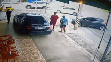 Cụ ông bỗng ‘biến mất’ trên đường khi đang đi dạo cùng con trai