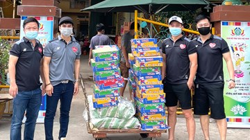 Lương Gia Huy, Lâm Vũ làm từ thiện suốt đêm giữa mùa dịch