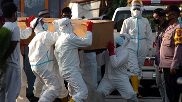 Covid-19: Indonesia chìm trong ‘vũng lầy’, TT Hà Lan xin lỗi người dân