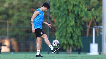 Trở về sau vòng loại World Cup, Văn Hậu chưa thể tập luyện cùng đồng đội