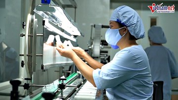 Xem dây chuyền sản xuất thần tốc dung môi pha tiêm cho vaccine Pfizer