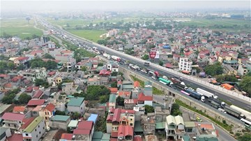 Chốt kiểm dịch Covid-19 Pháp Vân - Cầu Giẽ ùn tắc từ sáng đến chiều