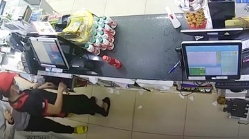 Nữ nhân viên bị thanh niên kề dao vào cổ cướp hơn 9 triệu đồng