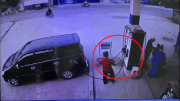 Tài xế ‘dập cò’ để ăn bớt tiền của nhân viên cây xăng