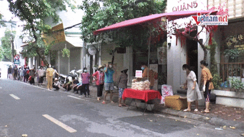 Quầy hàng 0 đồng 'cứu nguy' lao động nghèo Hà Nội